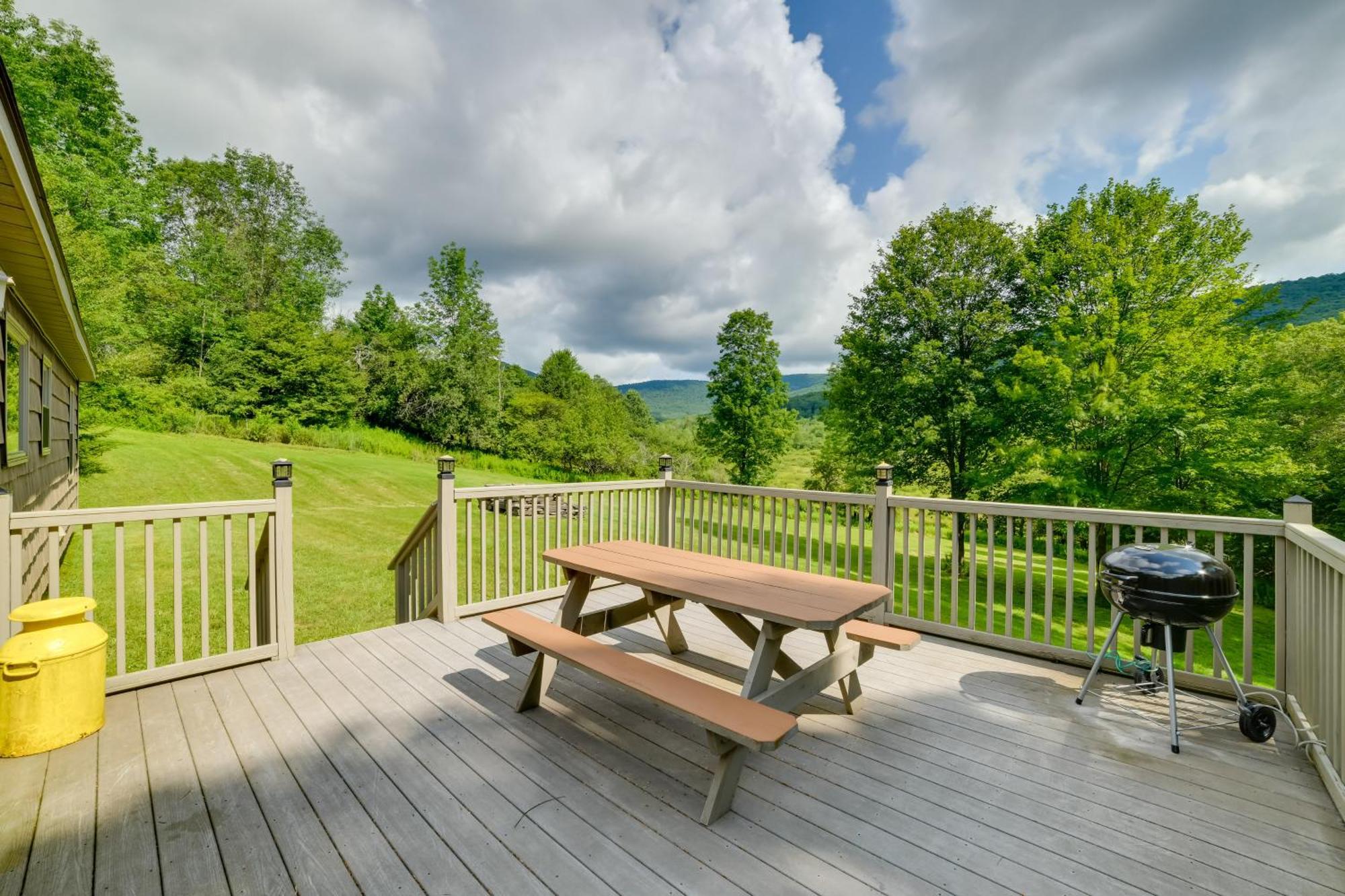Quiet Catskills Getaway With Deck And Mtn Views New Kingston Esterno foto