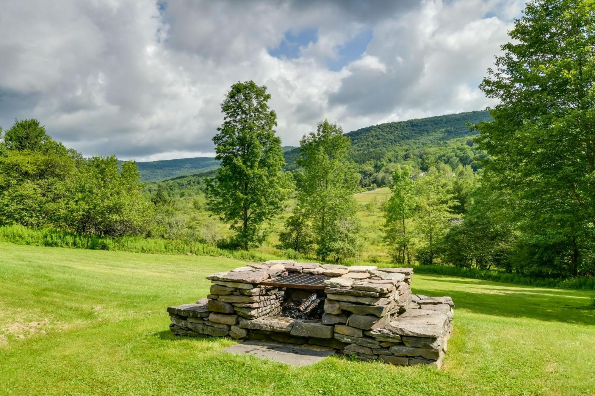 Quiet Catskills Getaway With Deck And Mtn Views New Kingston Esterno foto