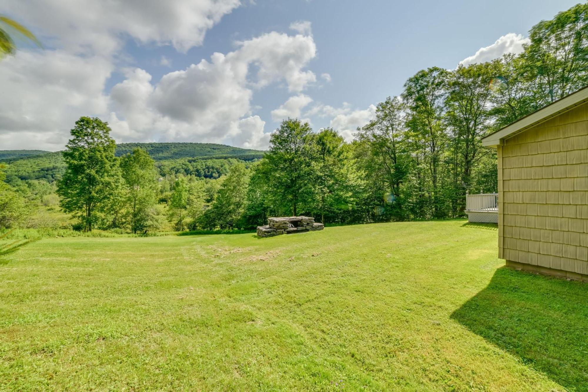 Quiet Catskills Getaway With Deck And Mtn Views New Kingston Esterno foto