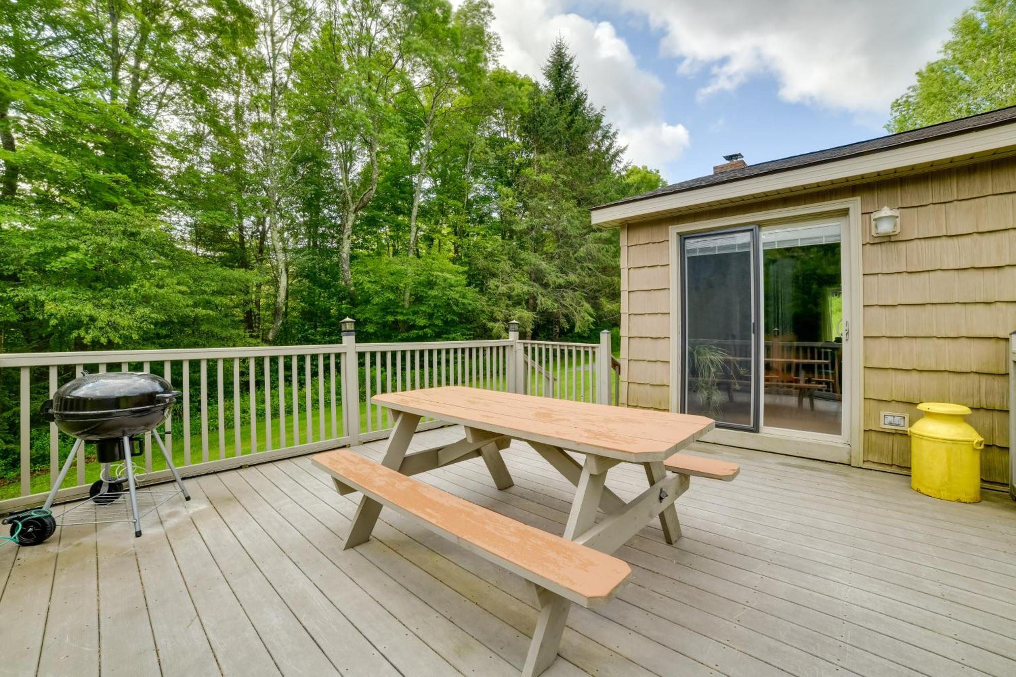 Quiet Catskills Getaway With Deck And Mtn Views New Kingston Esterno foto