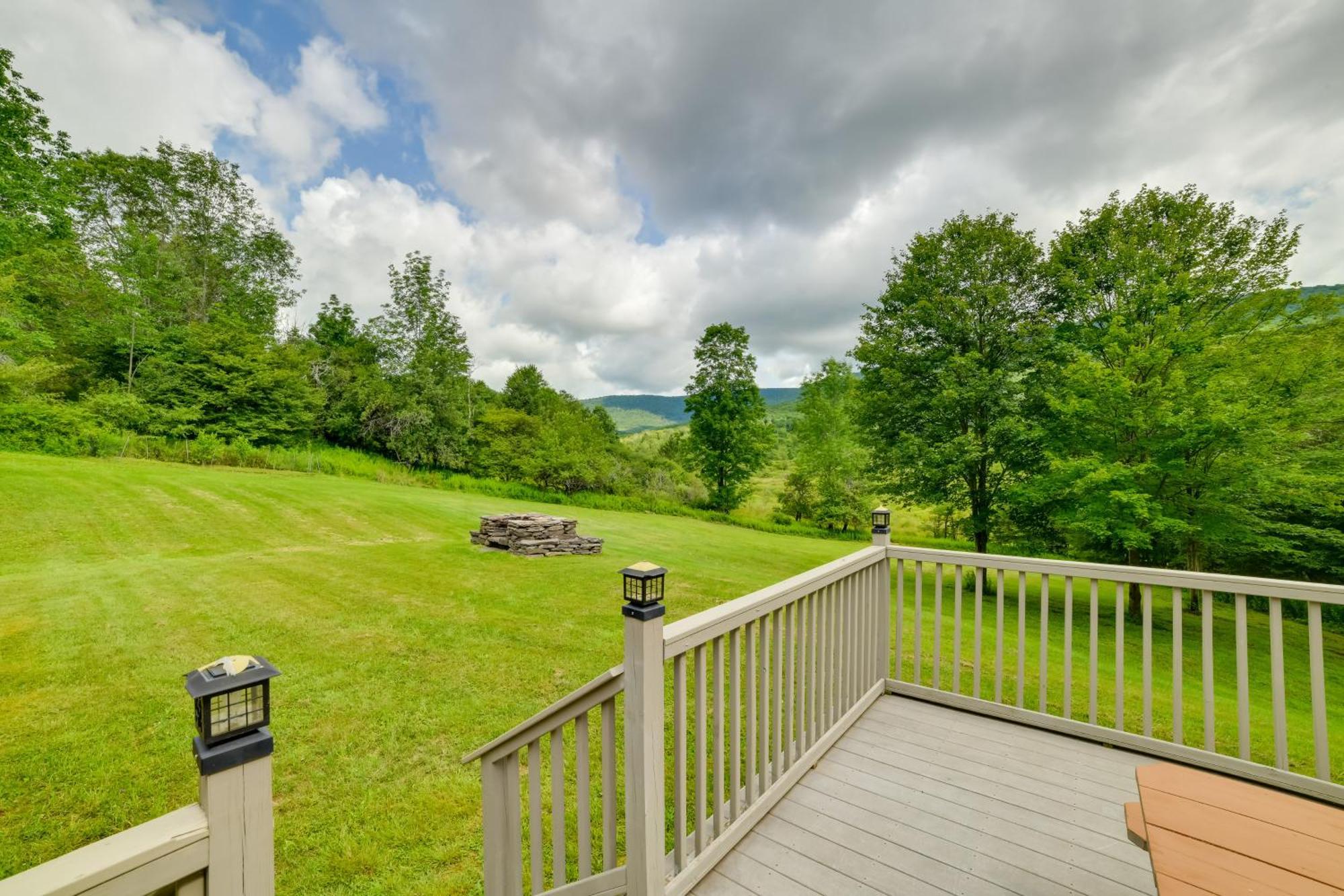 Quiet Catskills Getaway With Deck And Mtn Views New Kingston Esterno foto